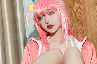 Choi Ji Yun的私房新角色：甘露寺蜜璃比基尼，带来的美图让人不禁想多看几眼！